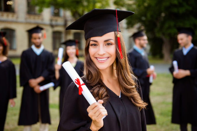 Associate degree vs bachelor degree